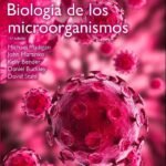 Brock. Biología de los Microorganismos 14 Ed. book cover featuring a close-up of microorganisms.